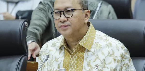 Menteri Investasi Rosan Roeslani di rapat kerja dengan DPR membahas realisasi investasi.