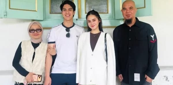 Ahmad Dhani memberikan konfirmasi mengenai undangan pernikahan El Rumi dan Syifa Hadju yang beredar di media sosial