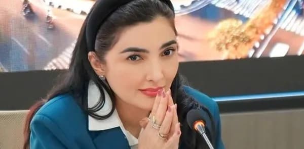 Potret Ashanty, penyanyi dan pengusaha, yang akan berangkat haji Mei 2026.