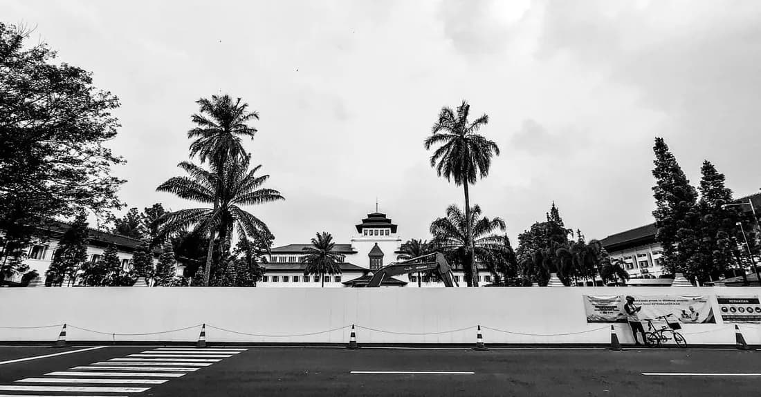 Jalan Gedung Sate - Gasibu Langsung Dibongkar Tanpa Uji Publik, Warga Khawatirkan Macet Lebih Parah