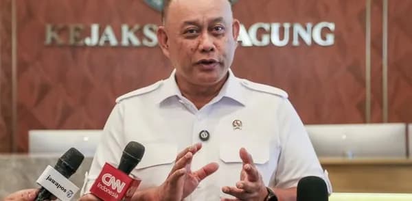 Kepala Badan Gizi Nasional Dadan Hindayana saat konferensi pers terkait penguatan program Makan Bergizi Gratis di Gedung Kejaksaan Agung Jakarta