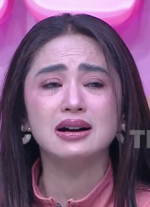 Dewi Perssik menangis saat membahas permasalahan dengan Aldi Taher mengenai anak di studio Pagi Pagi Ambyar Trans TV