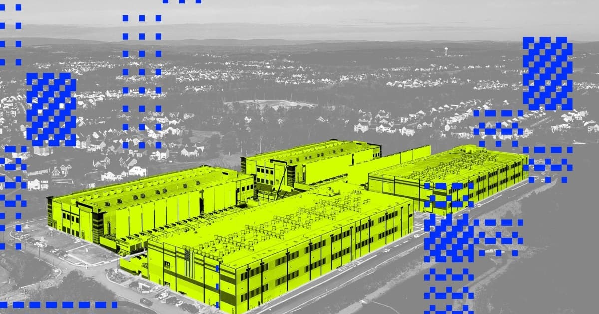 Grafik perbandingan konsumsi air per kilowatt-jam antara Amazon, Microsoft, Google, dan Meta dari tahun 2022 hingga 2025