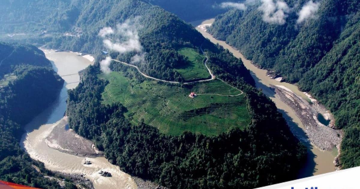 Bendungan raksasa China di Tibet dengan pemandangan pegunungan bersalju