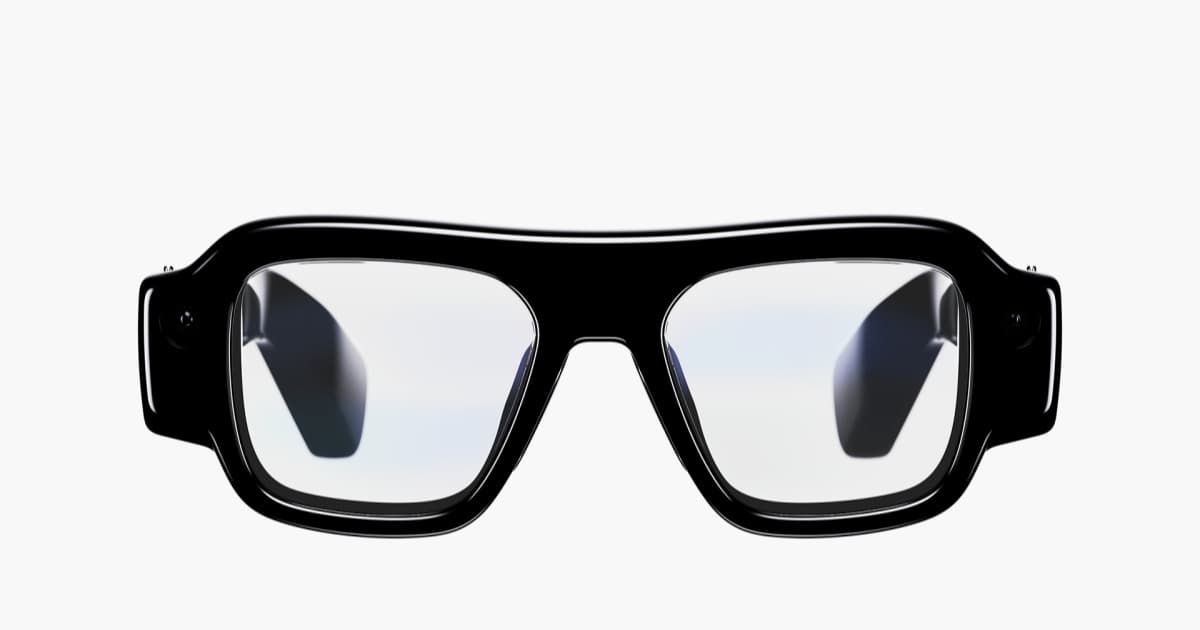 Kacamata augmented reality Snap Specs dengan desain bingkai lebar dan lensa transparan