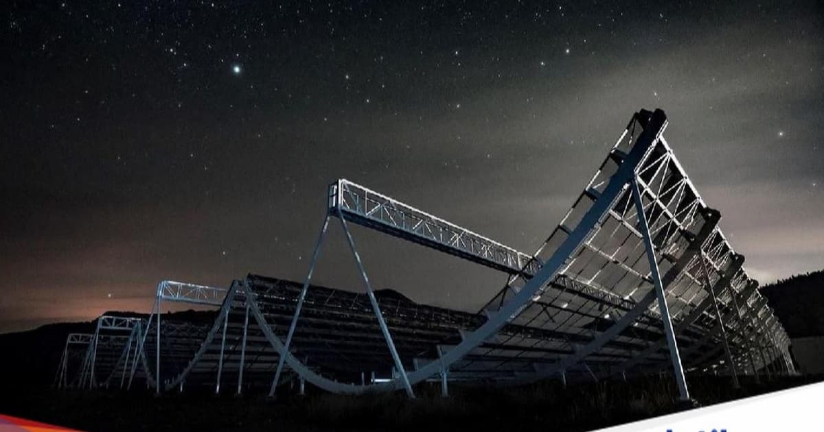 Ilustrasi teleskop radio dengan antena parabola di gurun Nevada untuk proyek Deep Synoptic Array Caltech