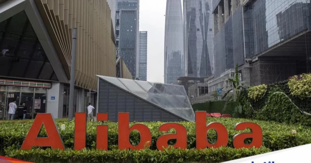 Ilustrasi logo Anthropic dan Alibaba dalam kasus tuduhan pencurian teknologi AI