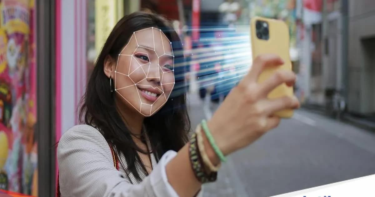 Ilustrasi registrasi SIM card dengan verifikasi biometrik wajah untuk menekan kejahatan digital