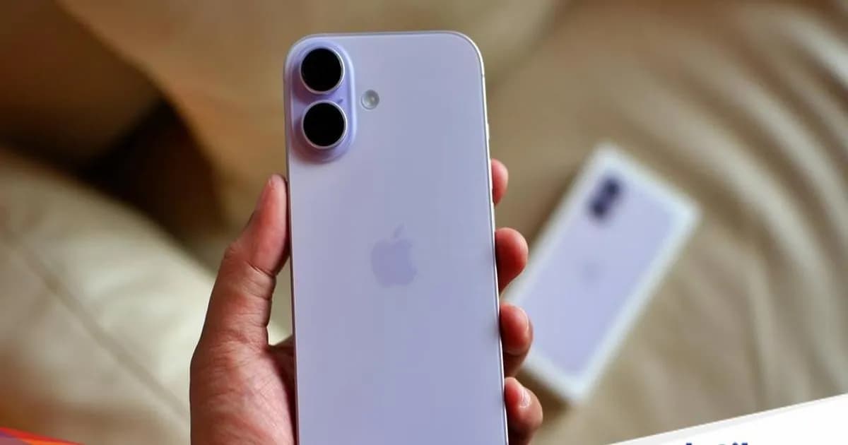 Ilustrasi iPhone 17 dengan latar belakang gradien biru dan merah muda