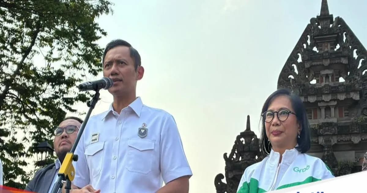 Menteri Koordinator AHY bersama CEO Grab Indonesia Neneng Goenadi dalam konferensi pers peluncuran Gerakan Langkah Hijau Grab.