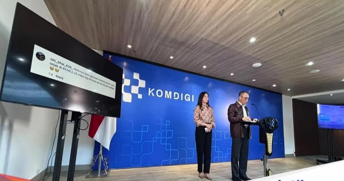 Direktur Jenderal Pengawasan Ruang Digital Komdigi Alexander Sabar memberikan keterangan pers tentang lonjakan spam komentar judol