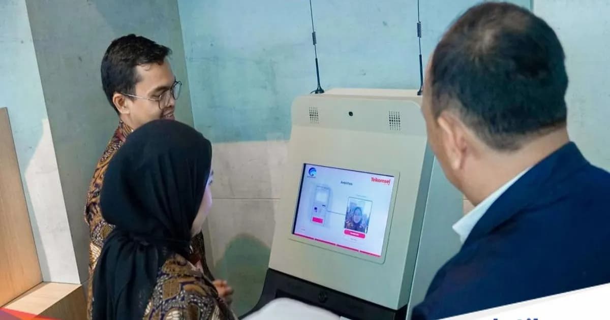 Ilustrasi uji coba registrasi SIM card menggunakan teknologi biometrik face recognition oleh Telkomsel