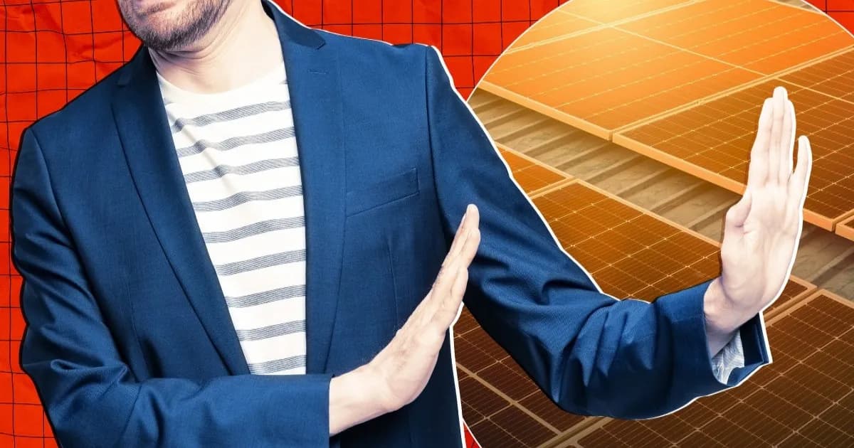 Ilustrasi komposit foto seorang pria bersetelan menolak sesuatu di depan panel surya yang memantulkan sinar matahari