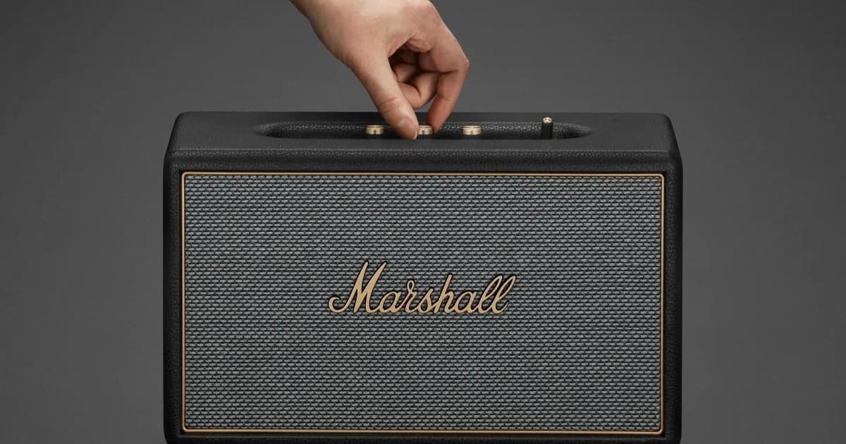 Marshall Acton IV dan Stanmore IV dengan kabel daya di bagian bawah