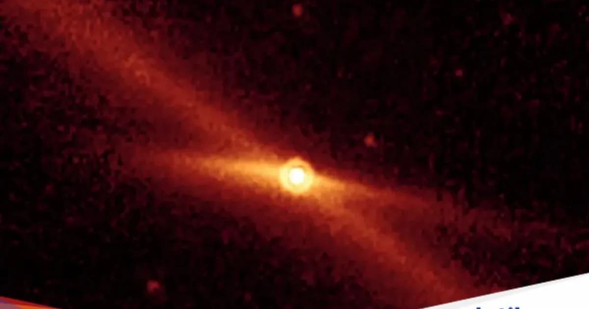 Komet 2P/Encke dengan ekor panjang melintas di langit malam