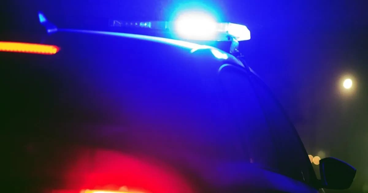 Lampu kilat polisi di malam hari setelah insiden pengepungan akibat kesalahan kamera Flock