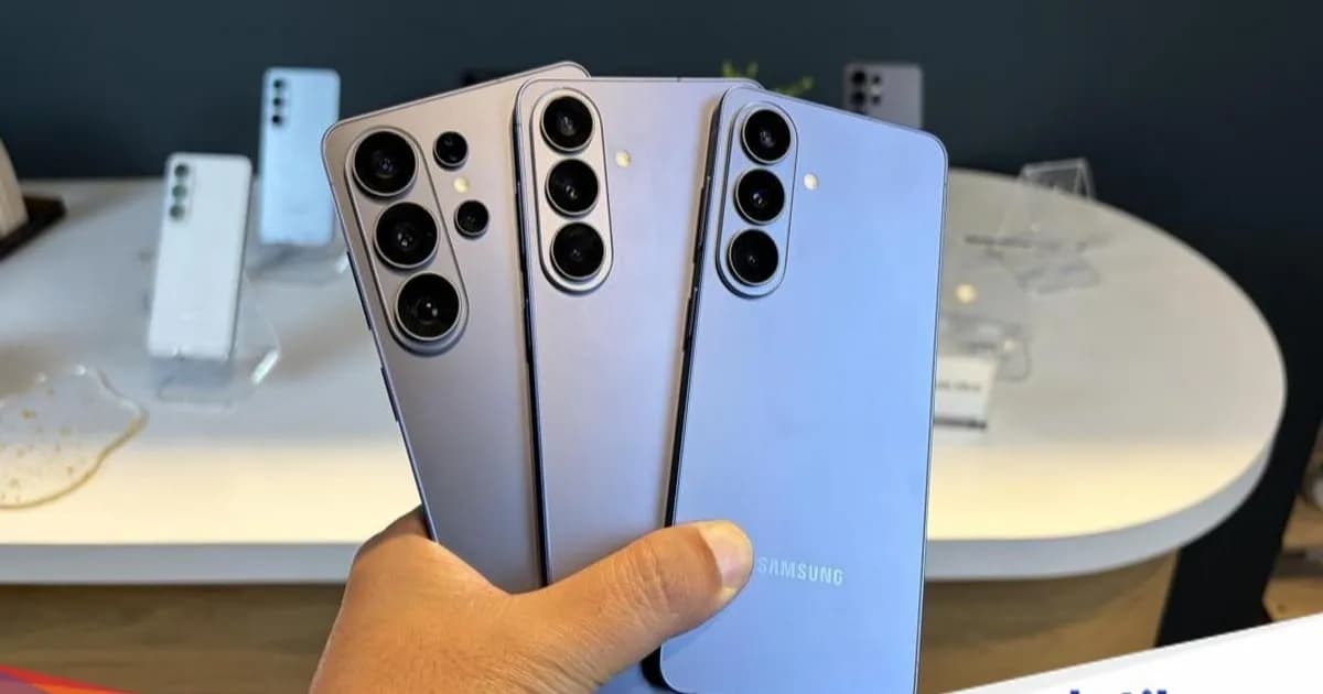 Samsung Galaxy S26 series tampak depan dengan layar penuh dan desain elegan