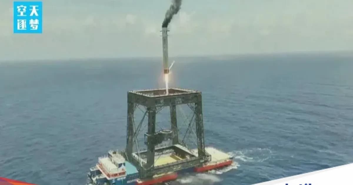 Booster roket Long March-10B milik China berhasil mendaratkan untuk pertama kalinya
