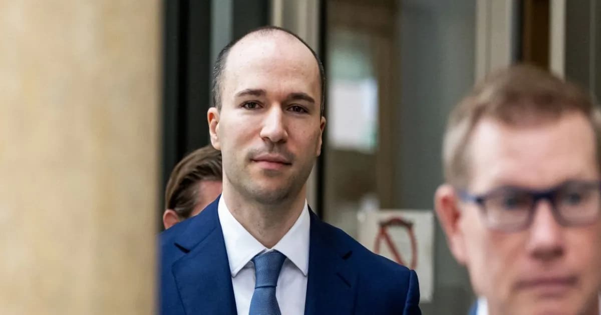 Tujuh karyawan OpenAI memberikan donasi kepada Guardrails Alliance, super PAC yang mendorong regulasi AI, sebagai bentuk perlawanan terhadap Leading the Future.