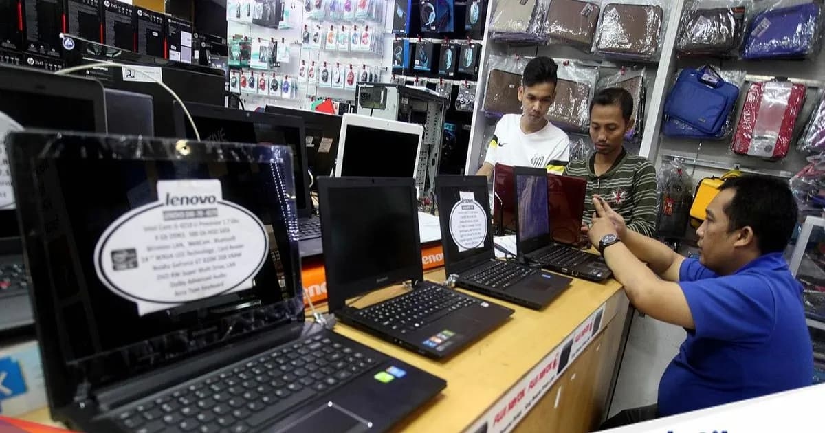 Ilustrasi toko komputer sepi pembeli akibat krisis chip memori dan harga PC yang melambung tinggi.