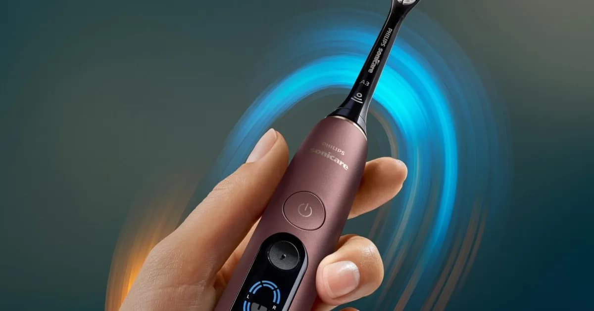 Dasar sikat gigi Philips Sonicare DiamondClean 9900 Prestige dengan cincin bercahaya yang berubah warna