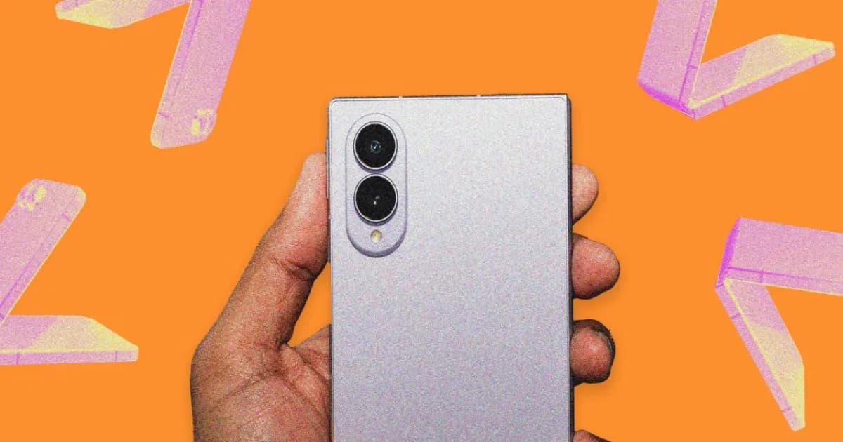 Samsung Galaxy Fold8 dengan desain paspor terbuka menampilkan layar dalam 7,6 inci