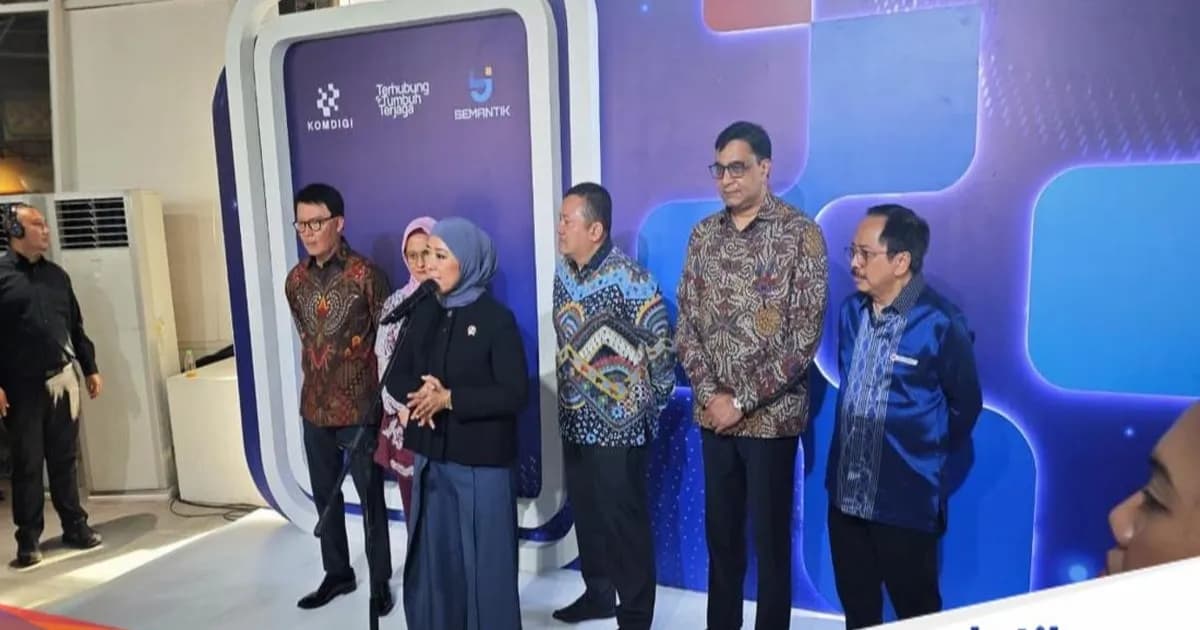 Deklarasi komitmen bersama implementasi registrasi pelanggan berbasis data biometrik oleh Menkomdigi dan operator seluler