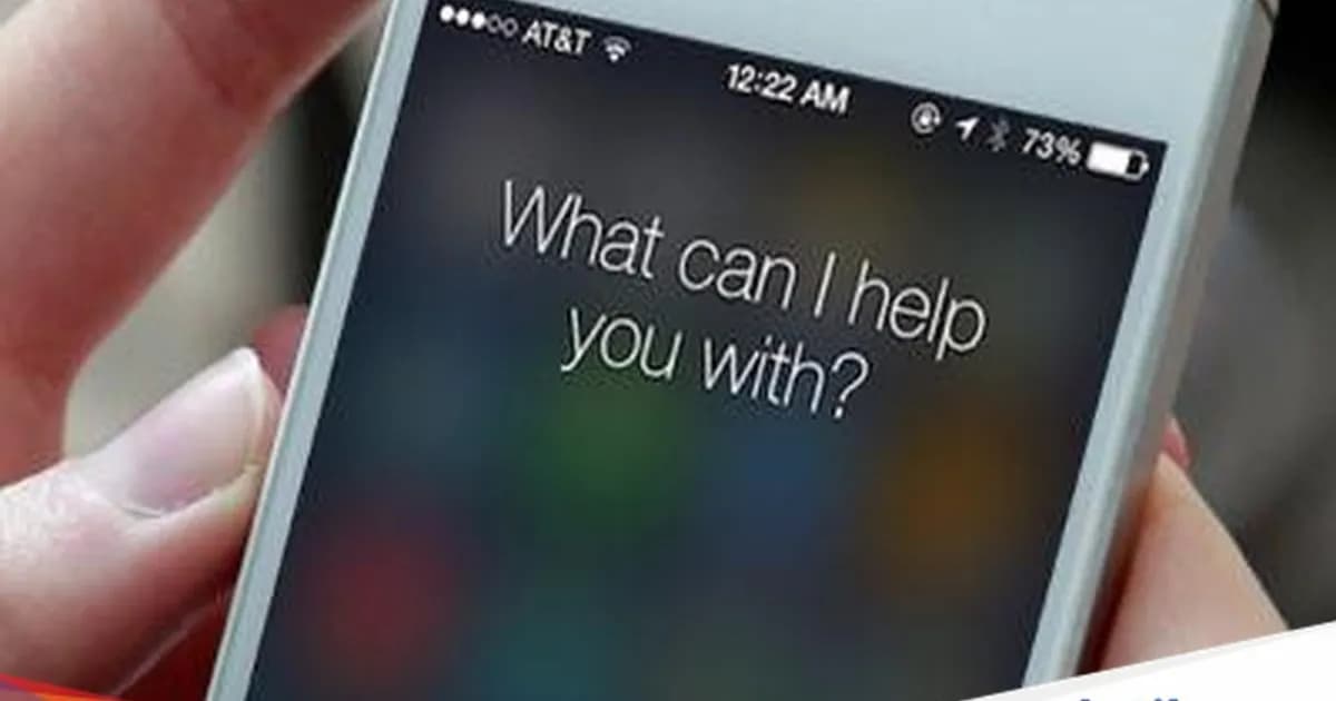 Ilustrasi Siri AI di layar iPhone dengan antarmuka chatbot modern