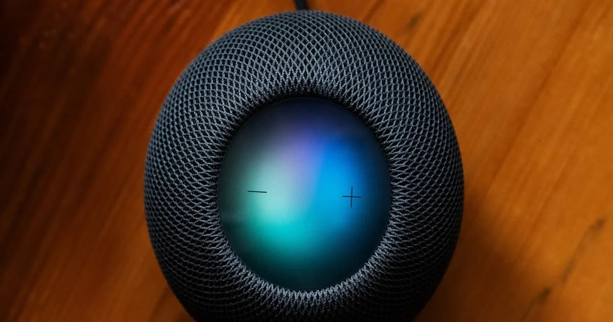 Konsep perangkat smart home Apple dengan layar 7 inci menampilkan antarmuka widget dan ikon
