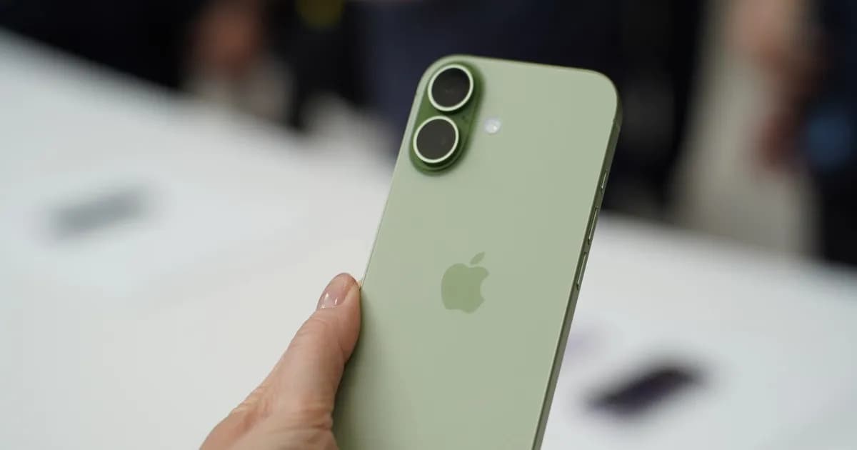 Grafik penjualan iPhone dan Mac Apple yang menunjukkan lonjakan pendapatan di tengah krisis memori global.