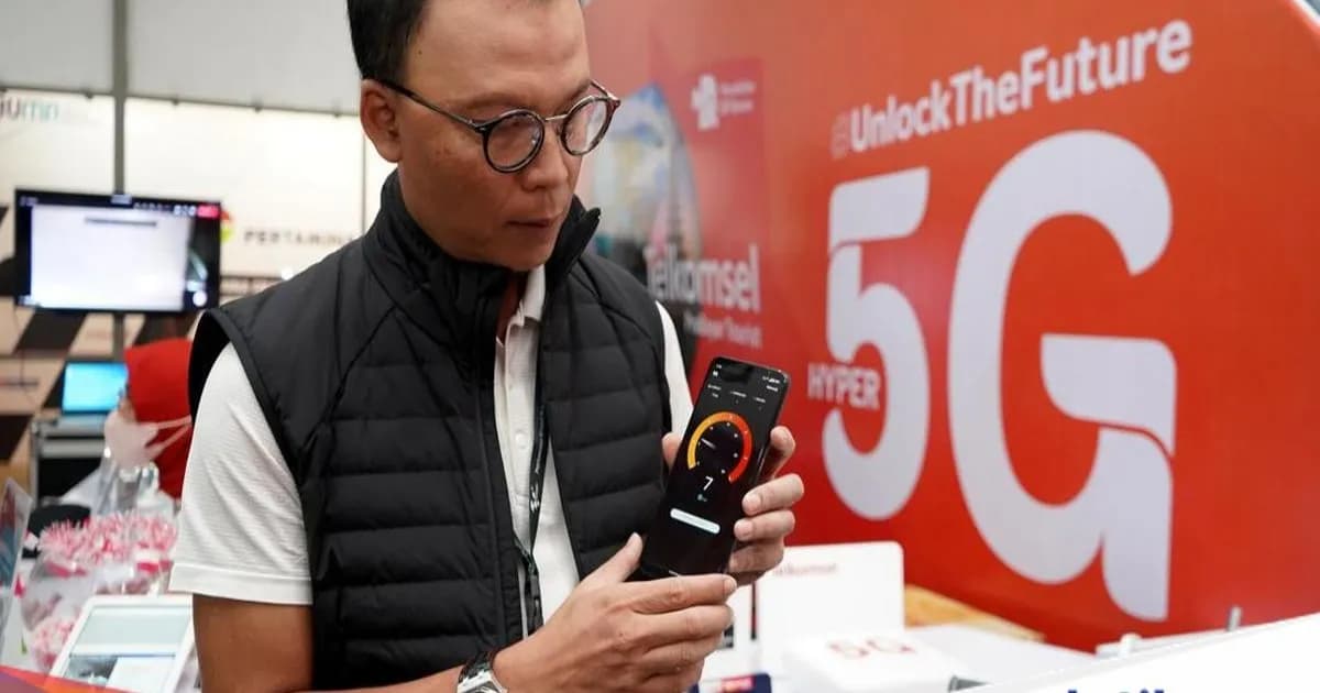 Ilustrasi pengguna layanan 5G Telkomsel saat mencoba kecepatan jaringan di Mandalika