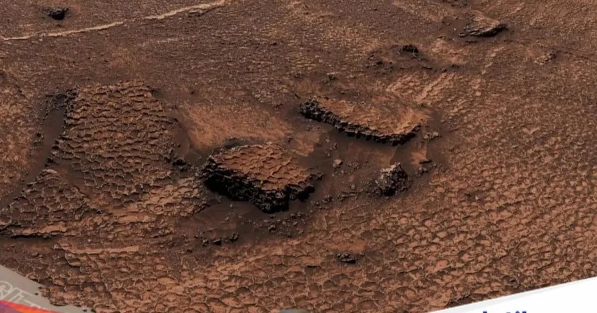 Hamparan pola poligonal misterius di permukaan Mars yang diabadikan wahana Curiosity NASA di Valle Grande