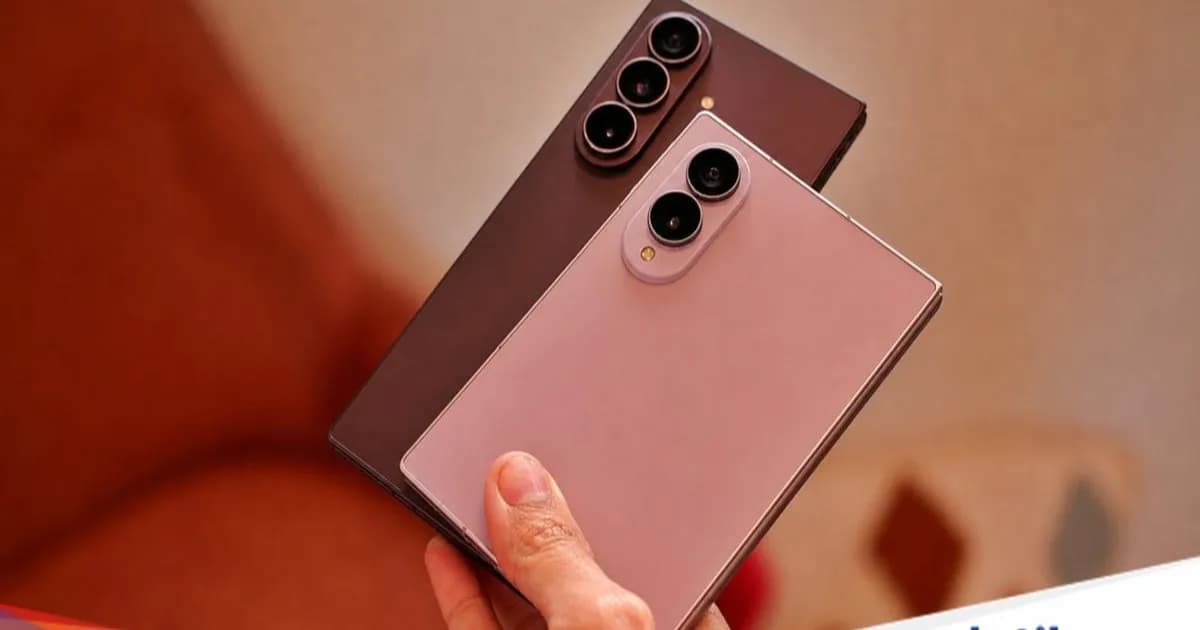 Galaxy Z Fold8 dan Galaxy Z Fold8 Ultra dalam sesi foto produk resmi Samsung