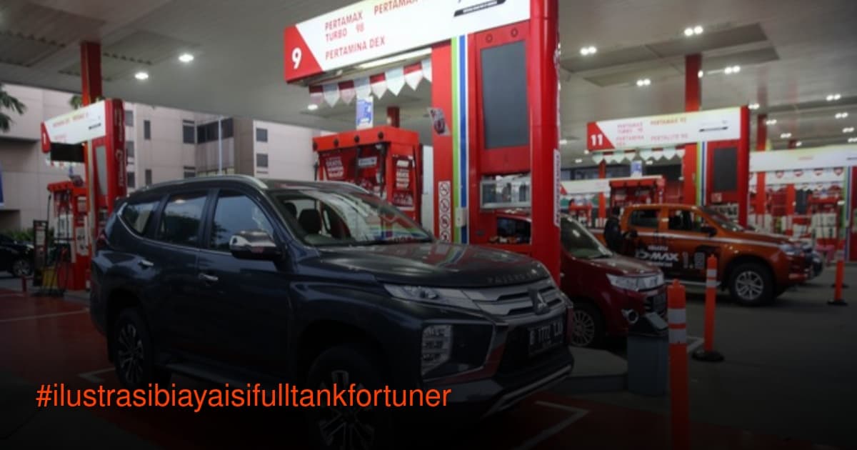 Mitsubishi Pajero Sport Dakar 4x2 A/T parkir di jalan