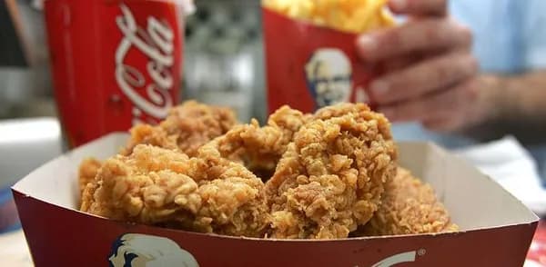Ilustrasi gerai KFC dengan situasi sepi pengunjung