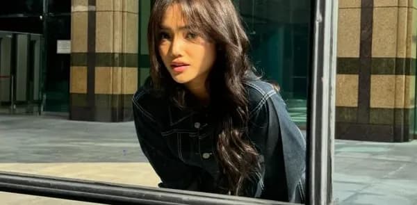Potret Fuji, selebritas yang melaporkan dugaan penggelapan dana oleh mantan adminnya.