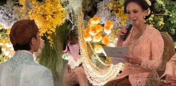 Potret Maia Estianty saat prosesi siraman El Rumi