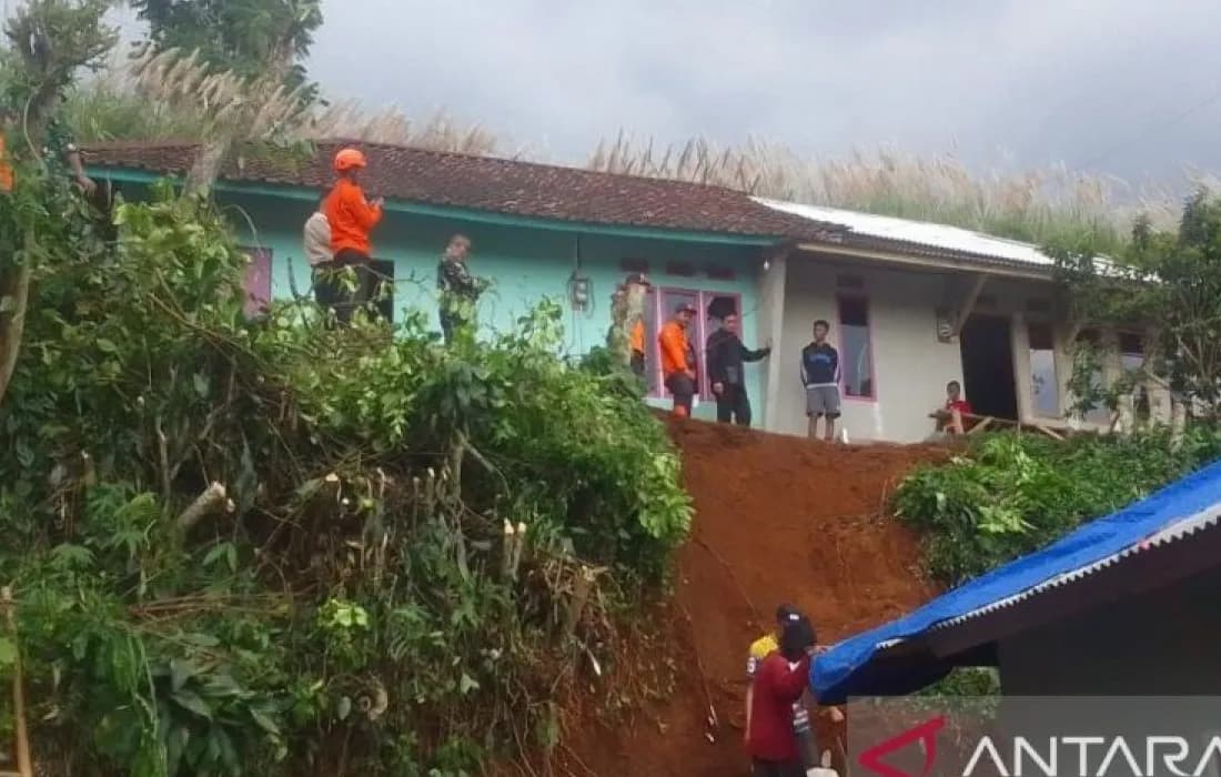 BPBD Cianjur mencatat banjir dan longsor landa lima desa di Campaka