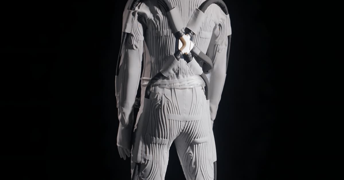 Kolaborasi Axiom Space dan Prada merilis Liquid Cooling and Ventilation Garment untuk misi Artemis IV