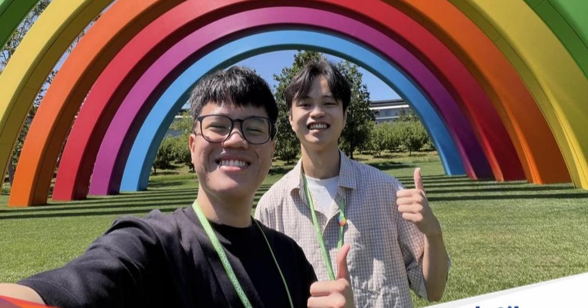 Francesco Emmanuel Setiawan dan Ghazali Ahlam Jazali, dua developer Indonesia di WWDC 2026 Apple Park