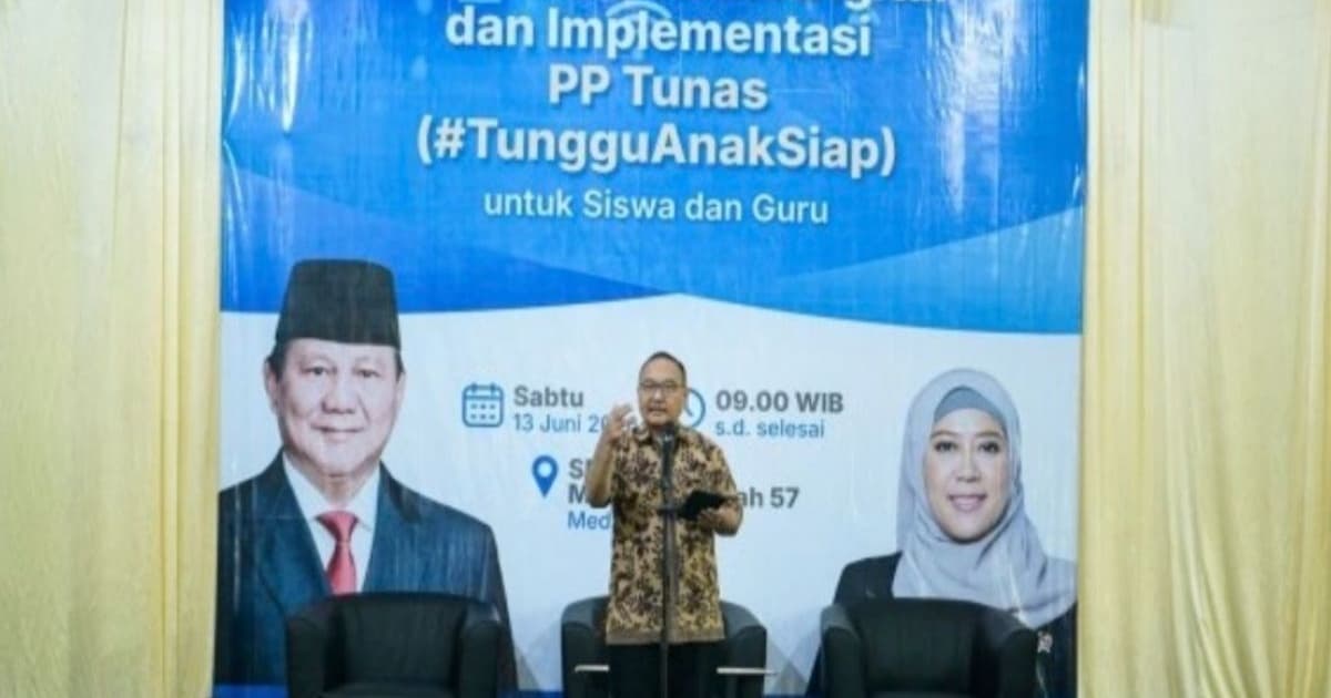 Ilustrasi anak menggunakan tablet dengan pengawasan orang tua di ruang digital