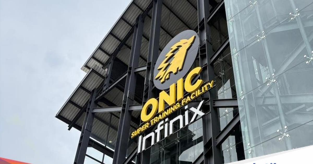Tim Onic Esports berpose bersama setelah pertandingan MPL ID S17