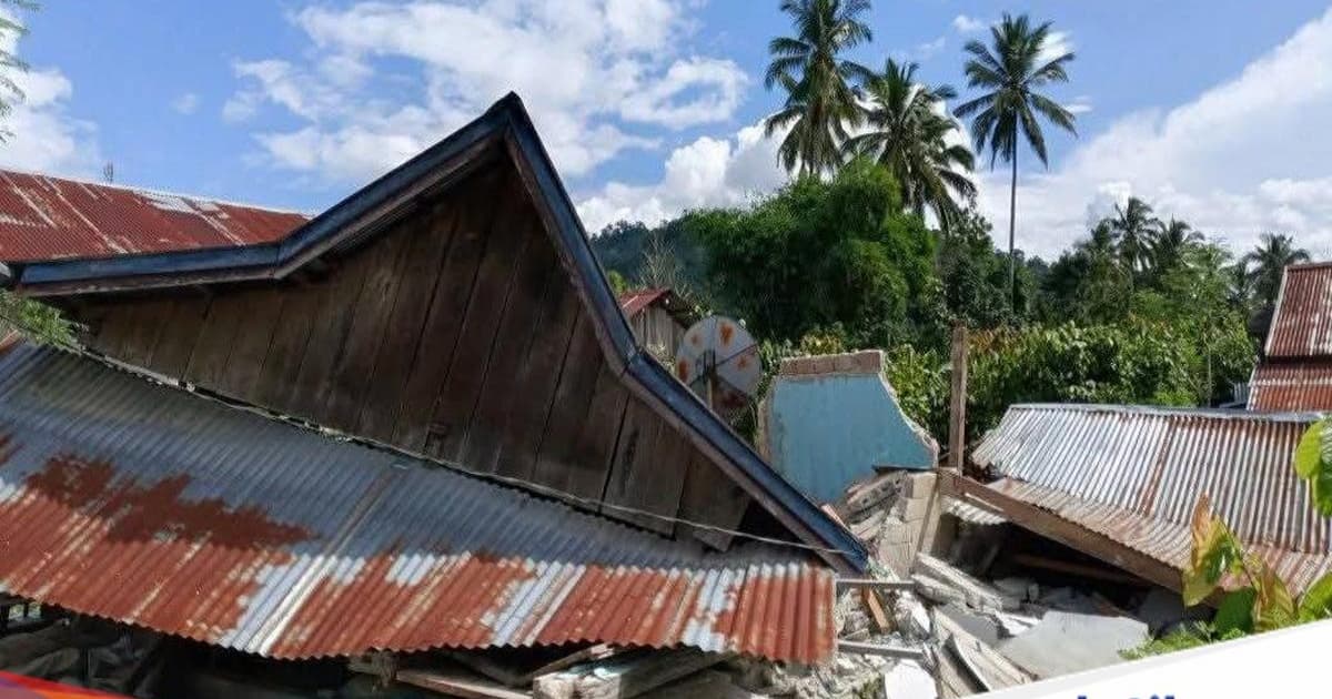 Rumah warga di Sigi rusak akibat gempa bumi M 6,7 yang berpusat di Palu.