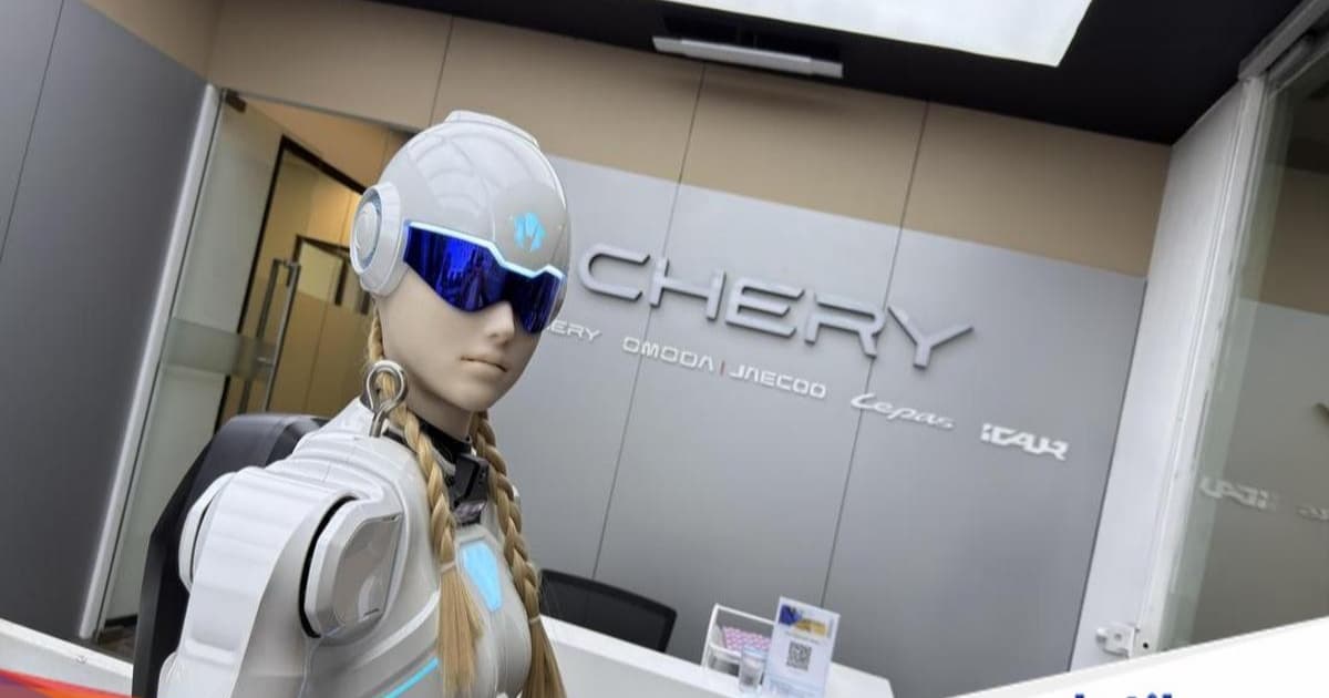 Robot humanoid AiMOGA Mornine buatan Chery dengan kecerdasan buatan ChatGPT dan DeepSeek
