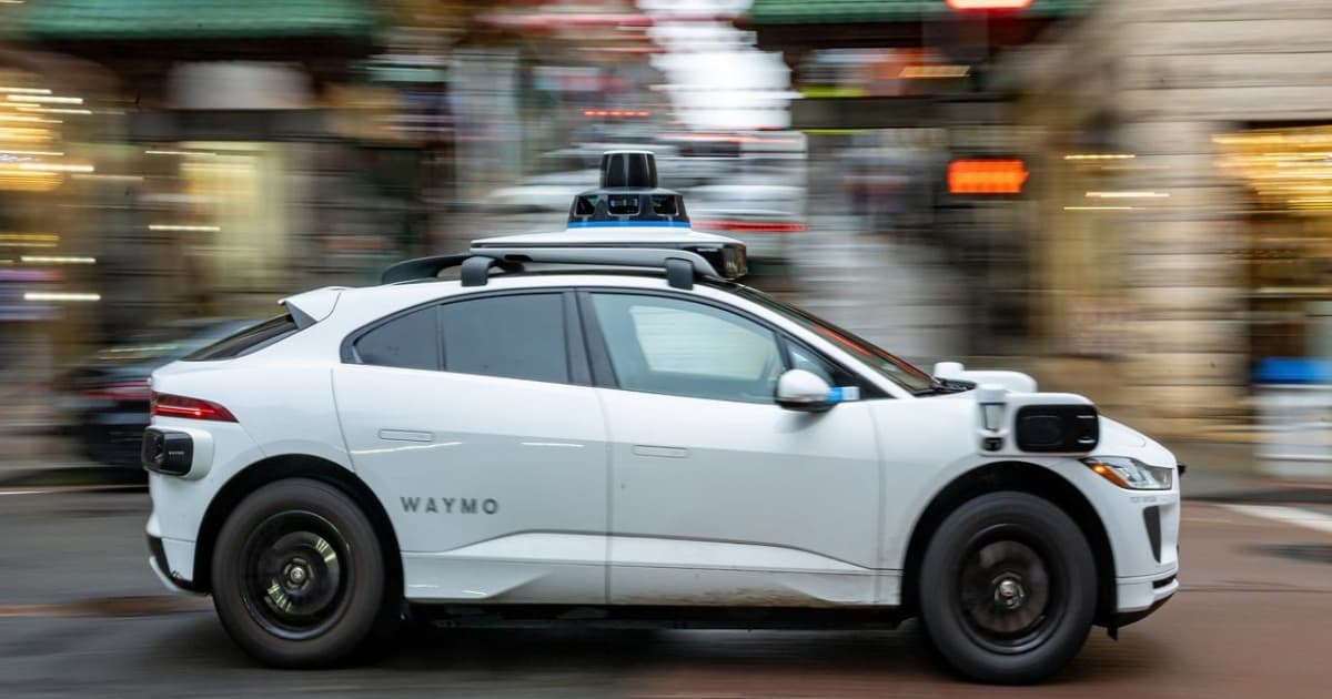 Armada taksi robot Waymo yang terkena recall akibat kegagalan deteksi zona konstruksi
