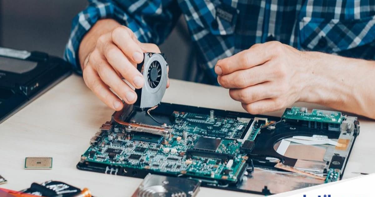 Ilustrasi papan sirkuit cetak (PCB) yang menjadi komponen vital perangkat elektronik modern