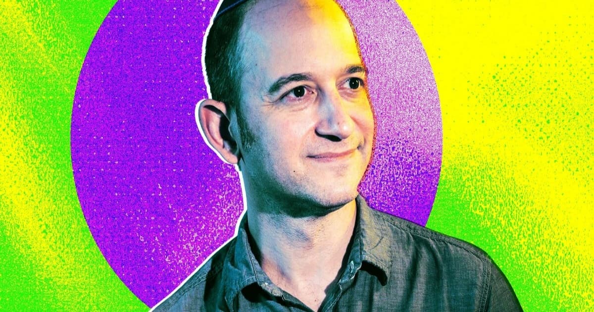 Ilustrasi foto berwarna Noam Shazeer, mantan CEO Character.AI yang kini direkrut OpenAI