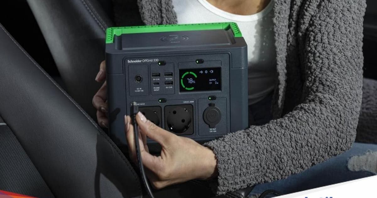 Schneider OffGrid Portable Power Station tampak depan dengan desain premium
