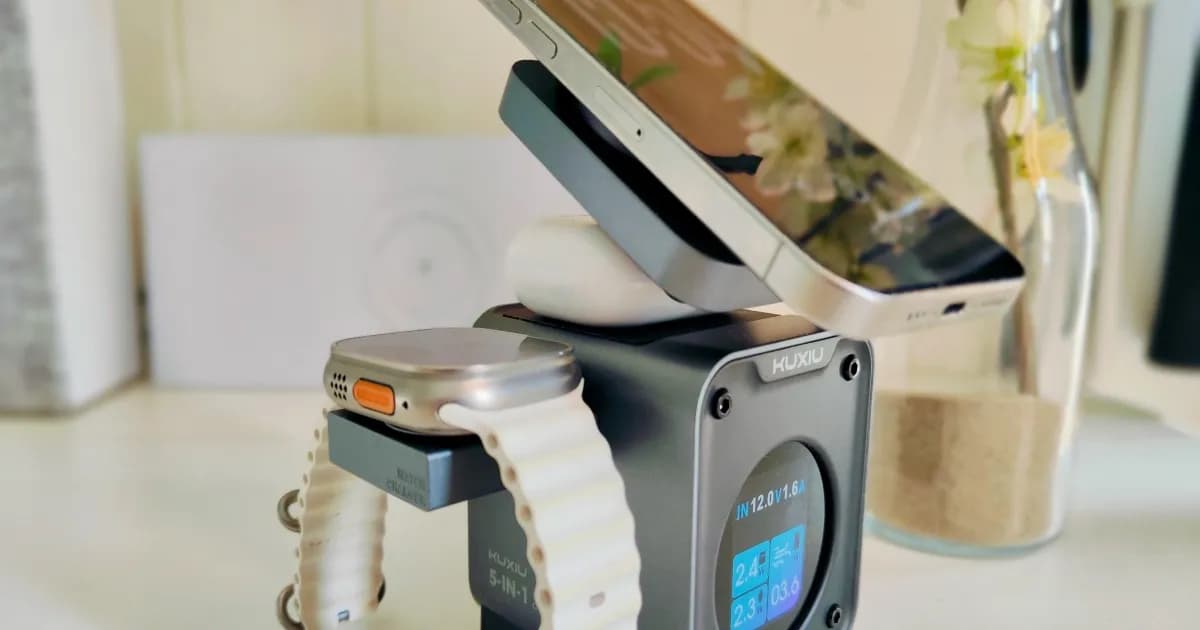 Kuxiu D5 Qi2.2 charging dock dengan sistem pendingin aktif dan tiga perangkat terisi daya