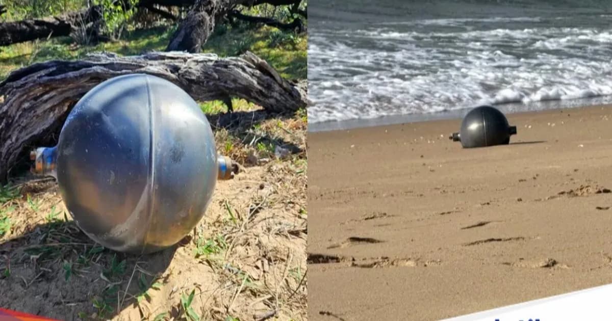 Bola misterius terdampar di pantai Queensland Australia